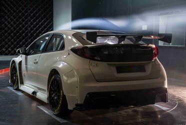 Aerodynamic testing in a wind tunnel